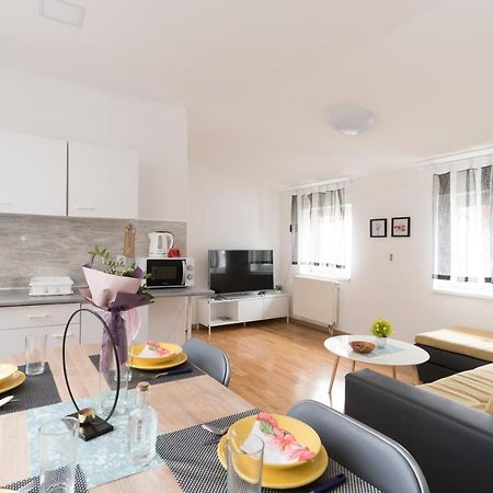 Apartmani Kod Marka โปเชกา ภายนอก รูปภาพ
