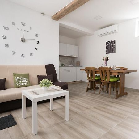Apartmani Kod Marka โปเชกา ภายนอก รูปภาพ