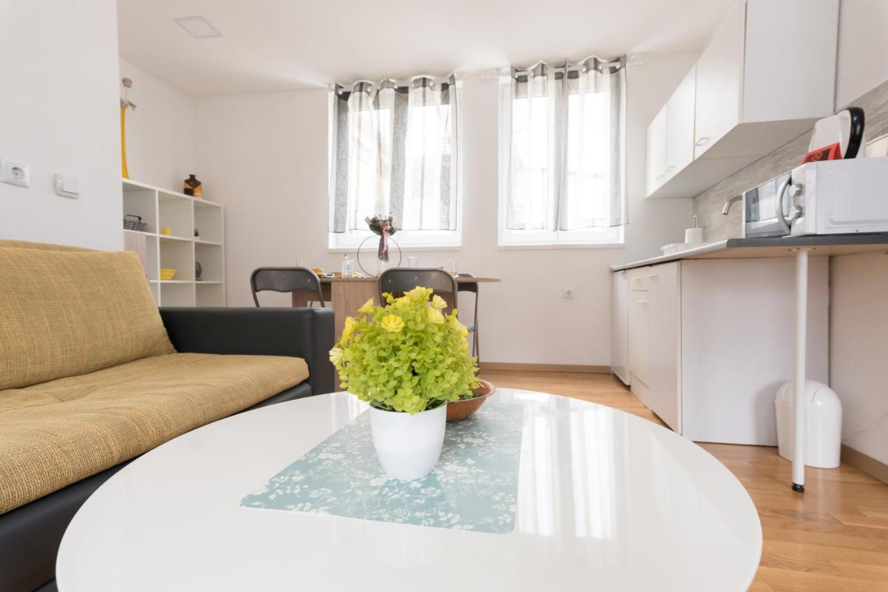 Apartmani Kod Marka โปเชกา ภายนอก รูปภาพ