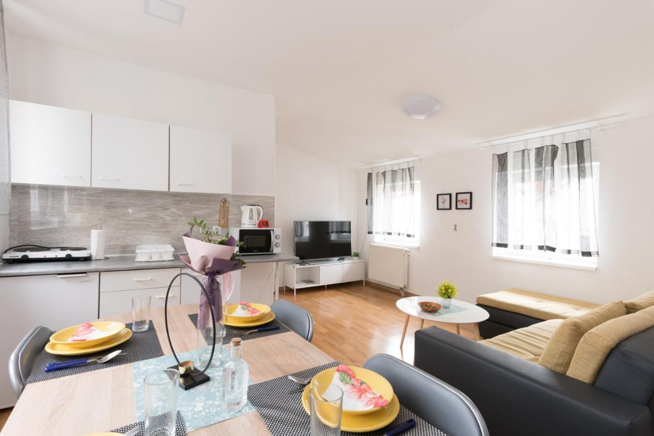 Apartmani Kod Marka โปเชกา ภายนอก รูปภาพ