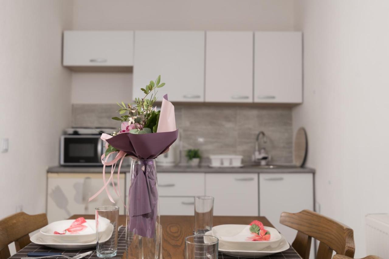 Apartmani Kod Marka โปเชกา ภายนอก รูปภาพ