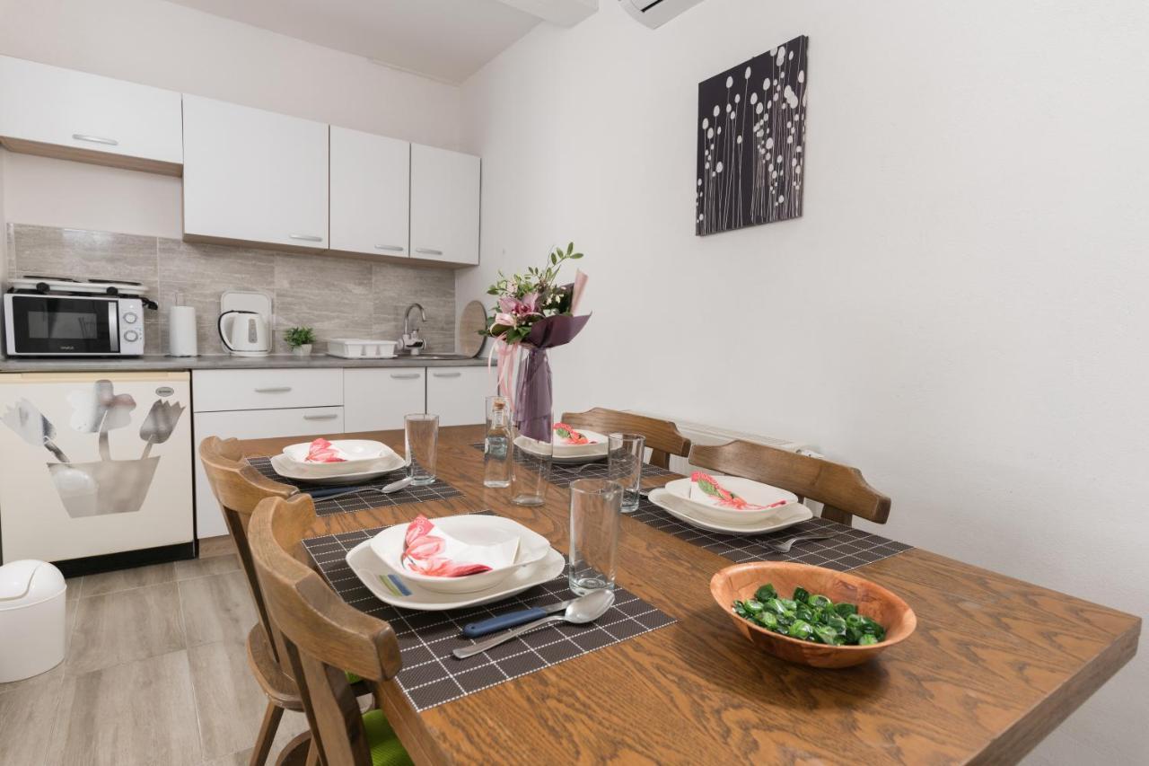 Apartmani Kod Marka โปเชกา ภายนอก รูปภาพ