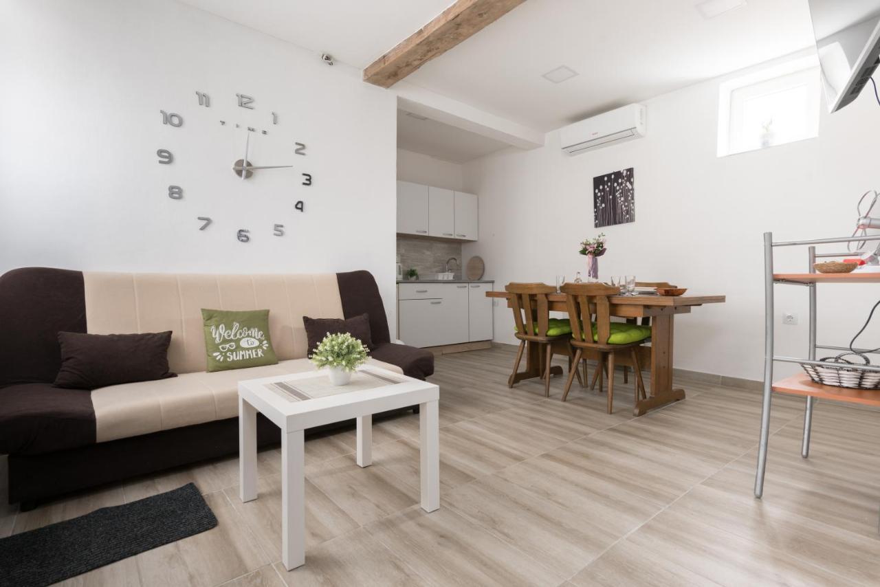 Apartmani Kod Marka โปเชกา ภายนอก รูปภาพ