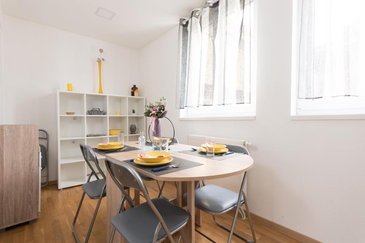 Apartmani Kod Marka โปเชกา ภายนอก รูปภาพ