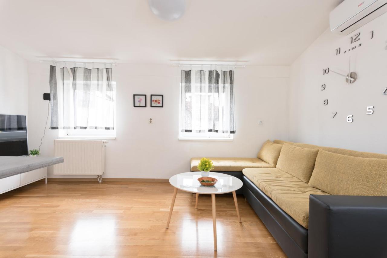 Apartmani Kod Marka โปเชกา ภายนอก รูปภาพ