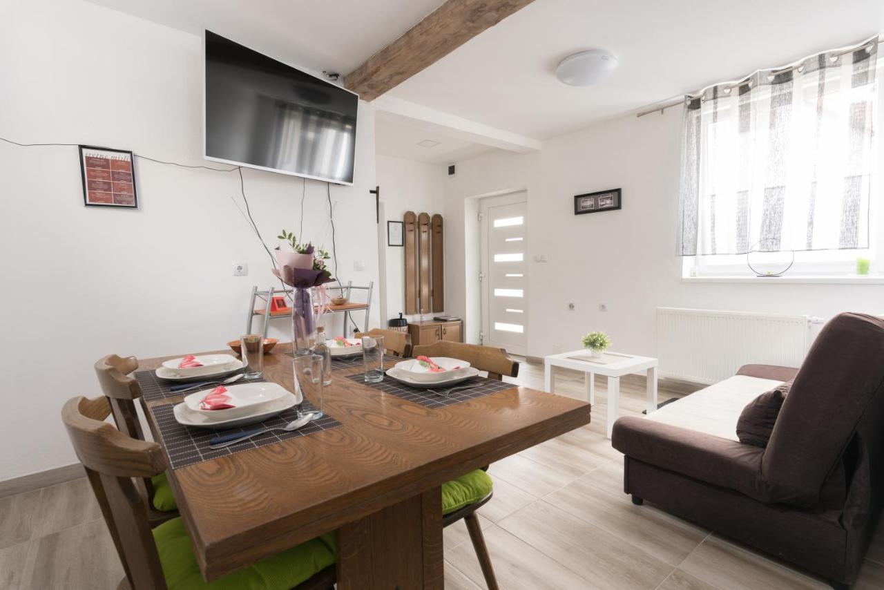 Apartmani Kod Marka โปเชกา ภายนอก รูปภาพ