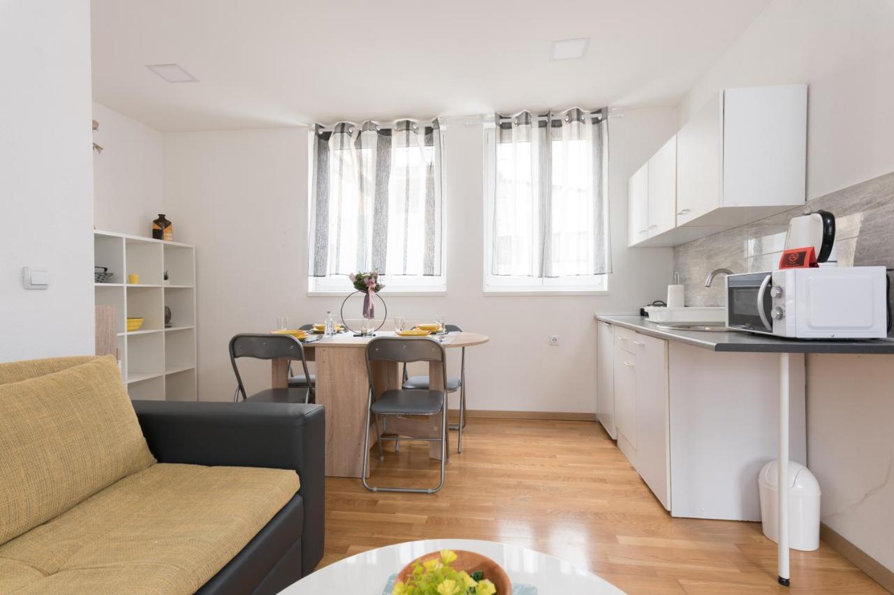 Apartmani Kod Marka โปเชกา ภายนอก รูปภาพ