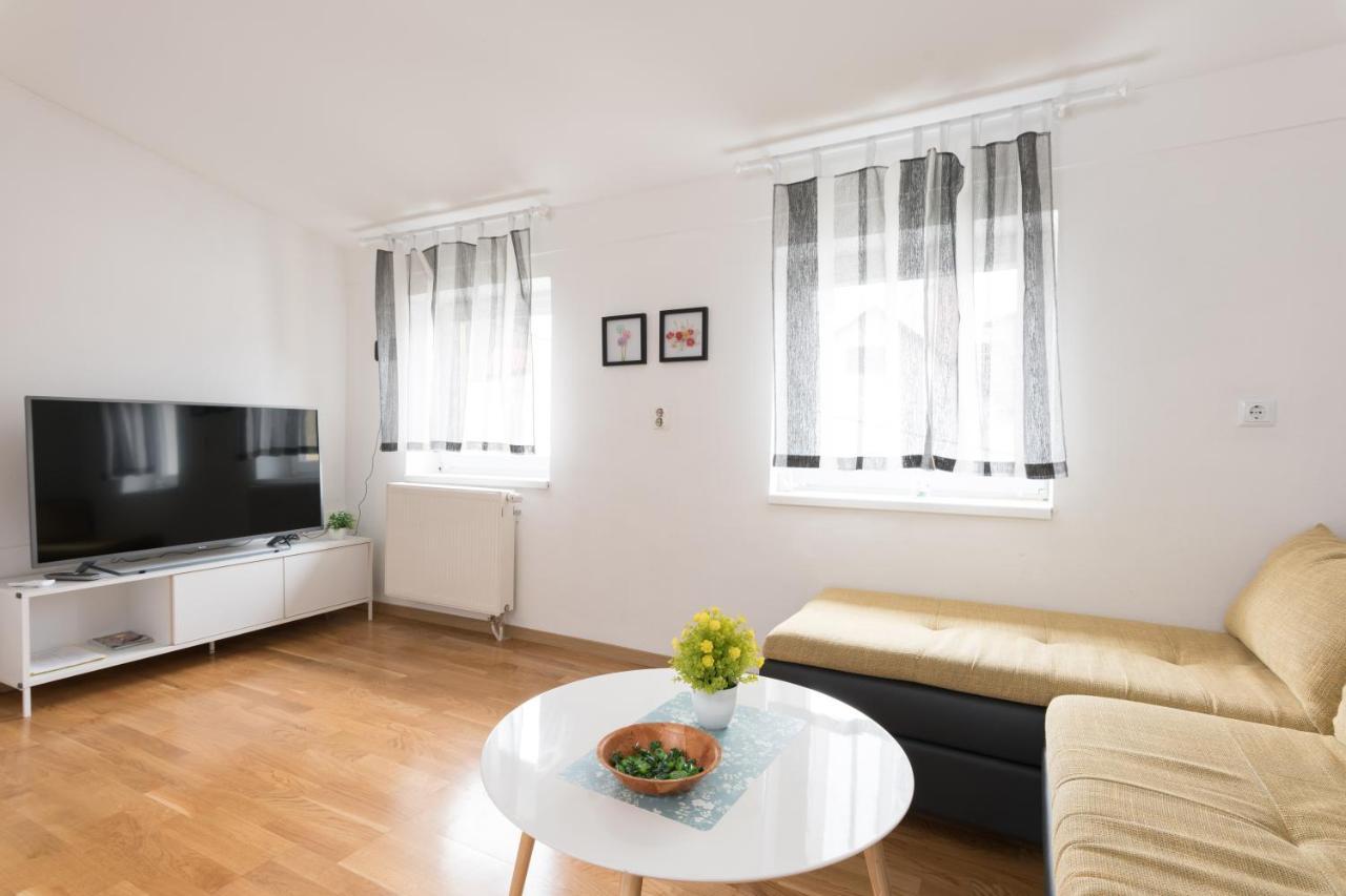 Apartmani Kod Marka โปเชกา ภายนอก รูปภาพ